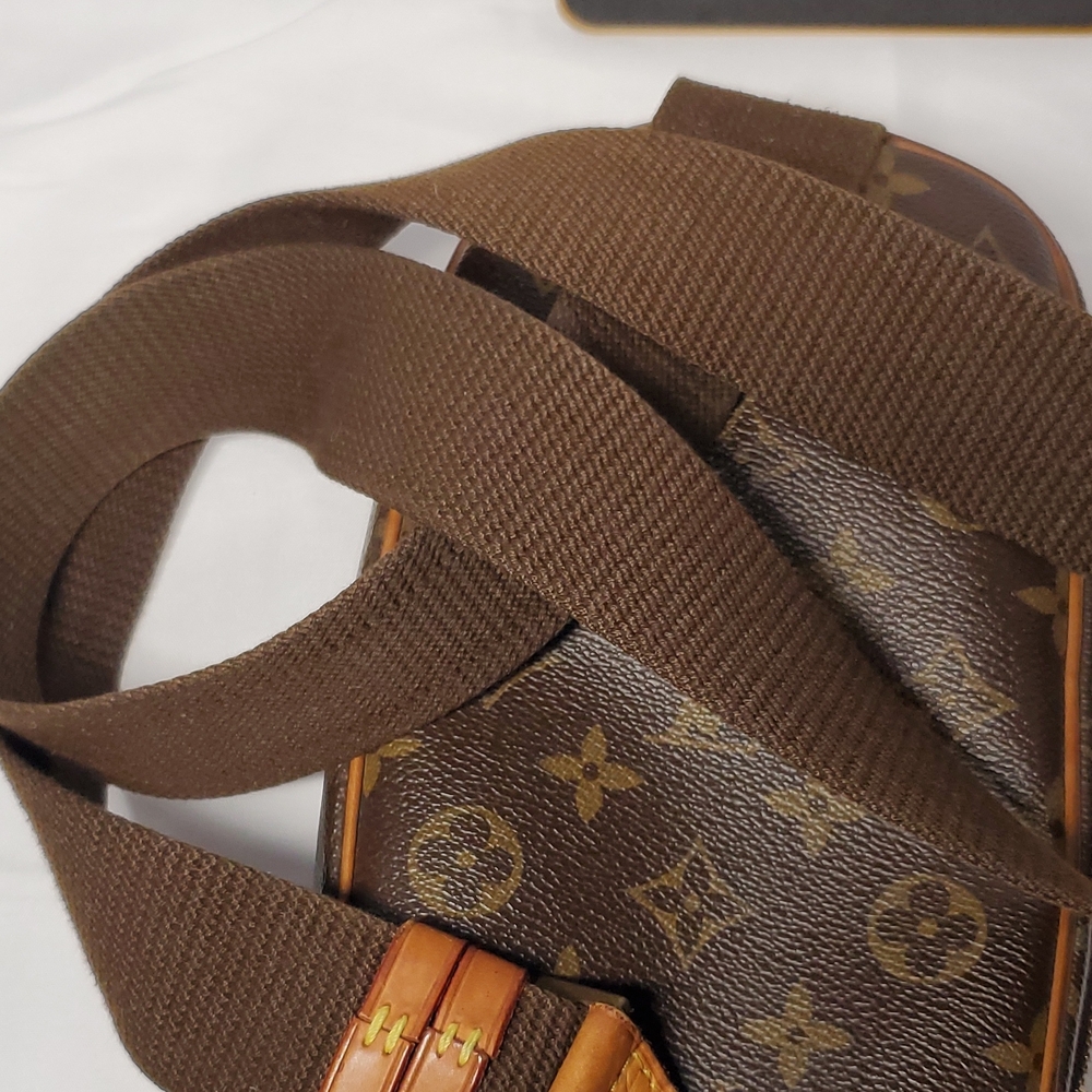 Authentic Louis Vuitton Brown Monogram Crossbody Bag - Picture 9 of 14